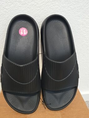 Reebok Black Slide Sandals with Pink Size Sticker